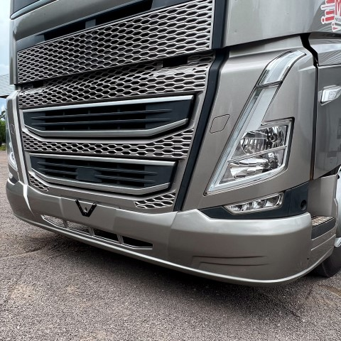 CJ CAPA PARA-CHOQUE VOLVO NEW FH 2022