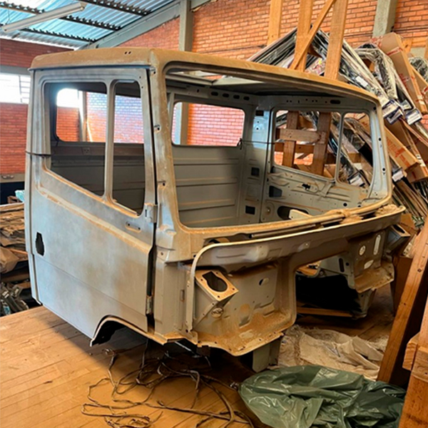 CABINE RECUPERADA MODERNA MERCEDES HPN 1620