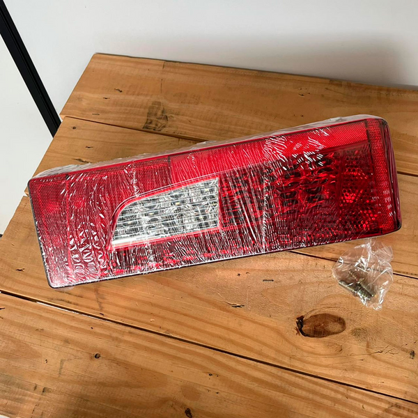 LANTERNA TRASEIRA SCANIA S6 NTG COM LEDS